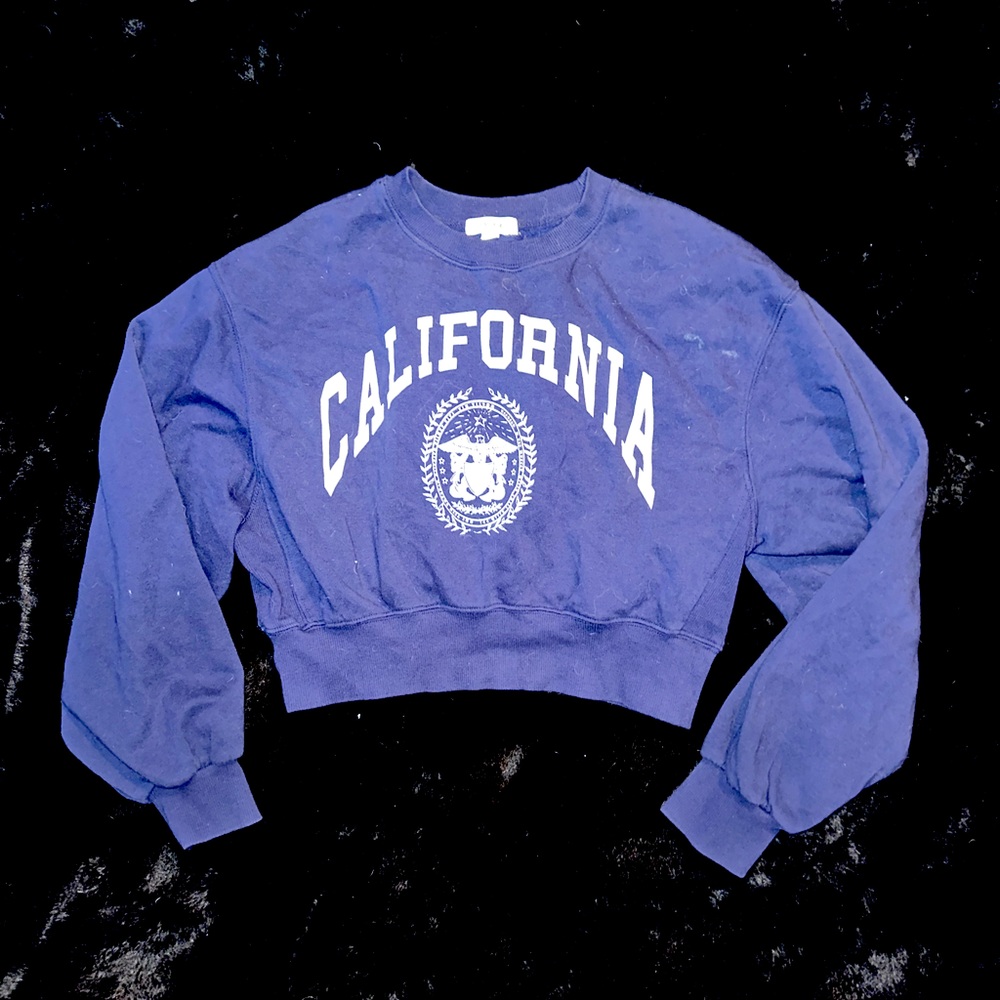 free with purchase :) garage crop sweatshirt🫐🦭